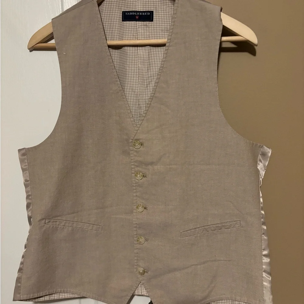 Men’s Saddlebred Vest Size M Beige Tan color.
